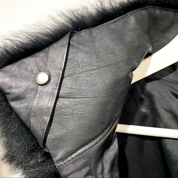 Blk Faux Fur Vest (Size M)?🌹 - Picture 3 of 13